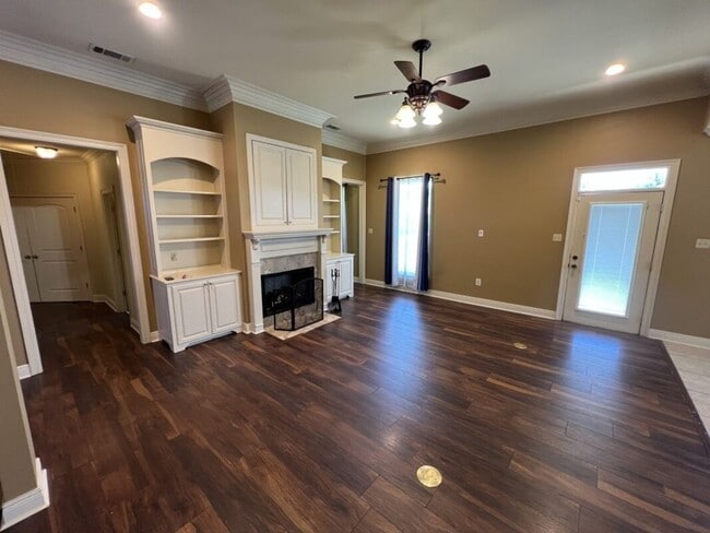 Foto del edificio - Must See!  Beautiful 4 bd, 3 ba home in co...