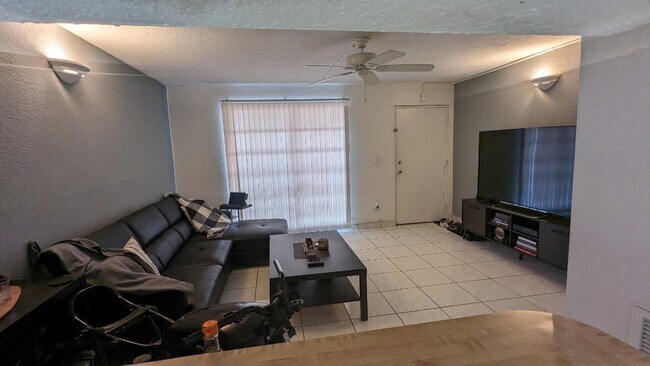 Foto del edificio - 7151 Miami Lakes Dr
