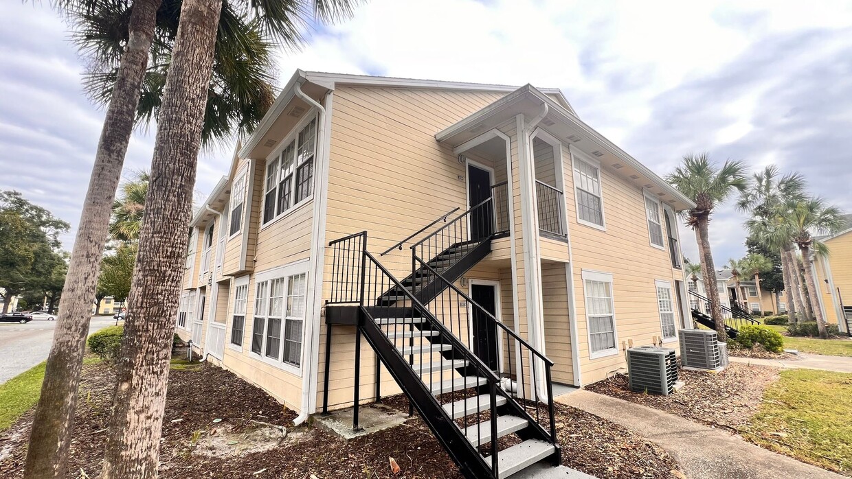 Primary Photo - Available NOW! Charming 2 BD / 2 BA in Orl...