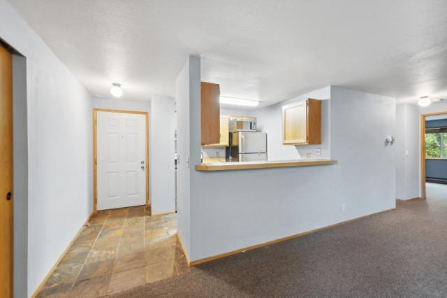 Building Photo - 2 bedroom in Seattle WA 98122