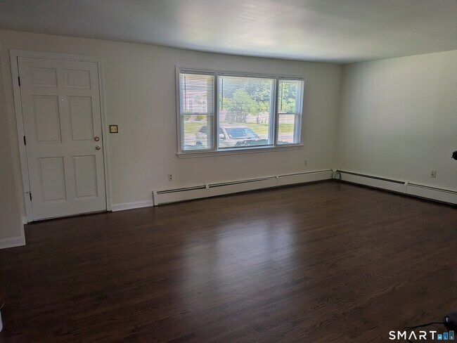 Foto del edificio - 124 Spring Lake Rd
