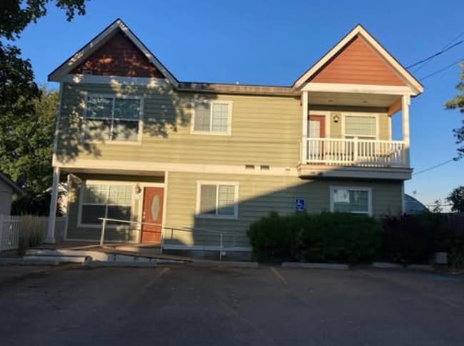 Building Photo - 17 7th Ave W