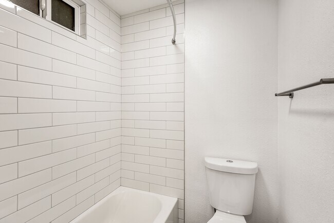 Building Photo - 1546 S Wilton Plz