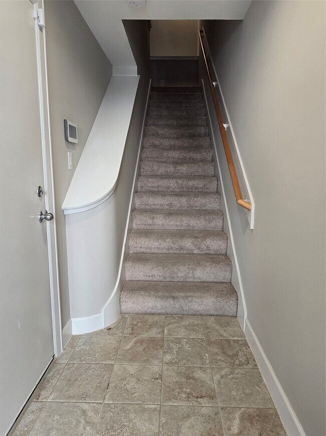 Foto del edificio - 8705 Bryam St