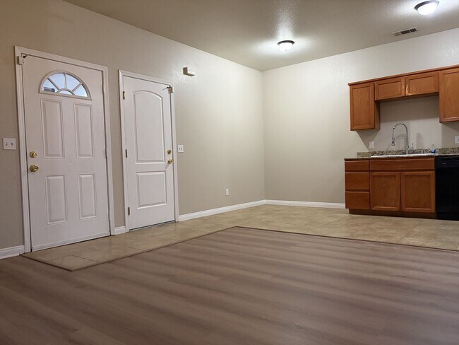 Foto del edificio - 8001 Walpole Ave