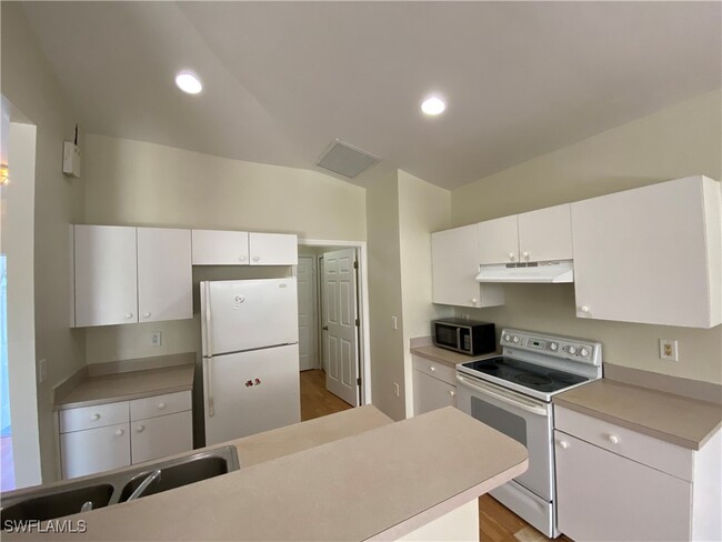 Building Photo - 539 Alexia Ave S