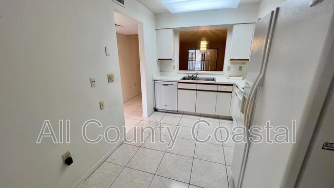 Foto del edificio - 6121 Pointe Regal Cir