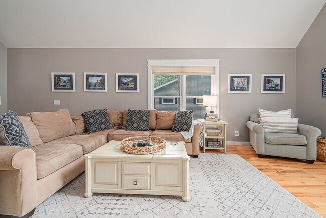 Foto del edificio - 8015 Aarwood Trail NW