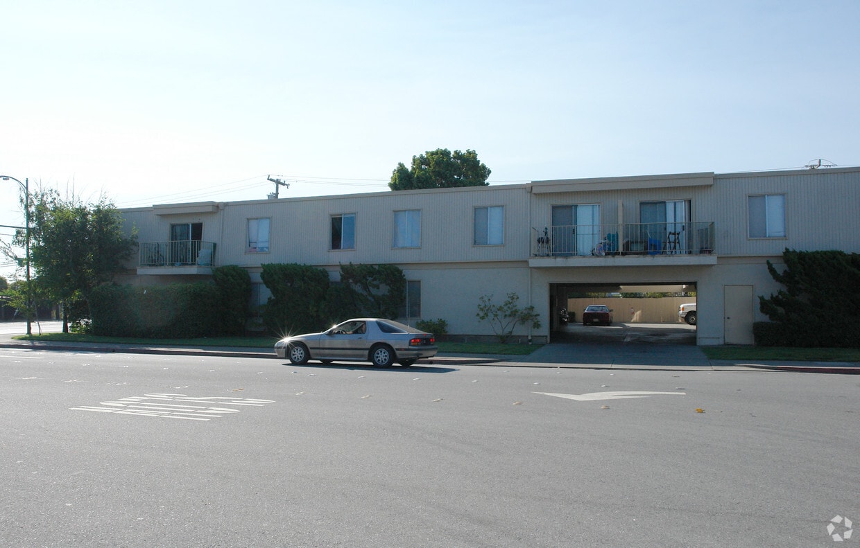 Building Photo - 438 E 16th Ave