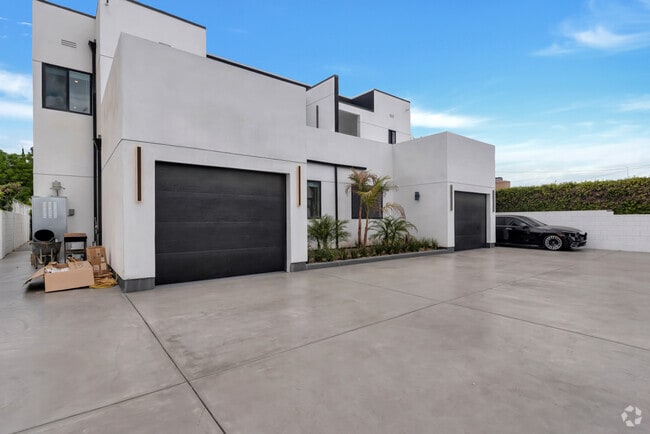 Building Photo - 16508 San Fernando Mission Blvd