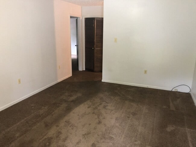 Building Photo - Russell's Chester Duplexes