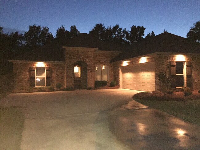 Building Photo - 219 Brigade Ave