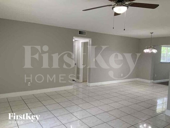 Foto del edificio - 2930 NW 184th St