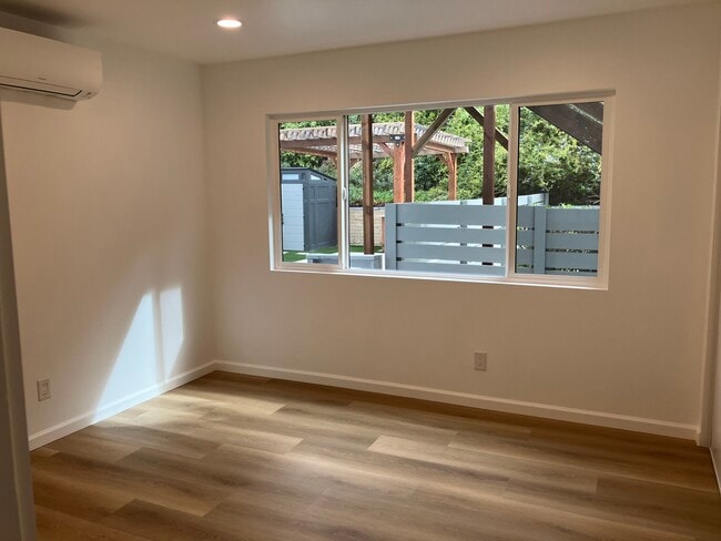 Building Photo - 5083 Windsor Dr