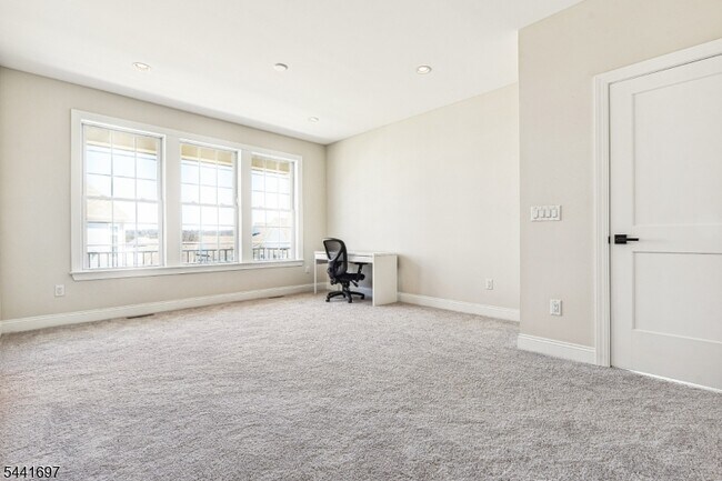 Foto del edificio - 15 Juniper Ct