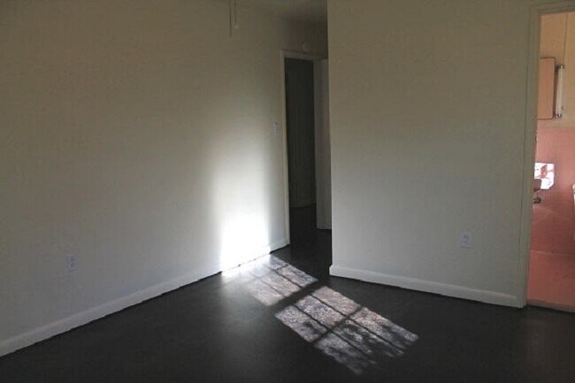 Foto del edificio - 240 Melrose Dr