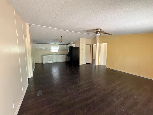 Foto del edificio - 8607 Burleson Manor Rd