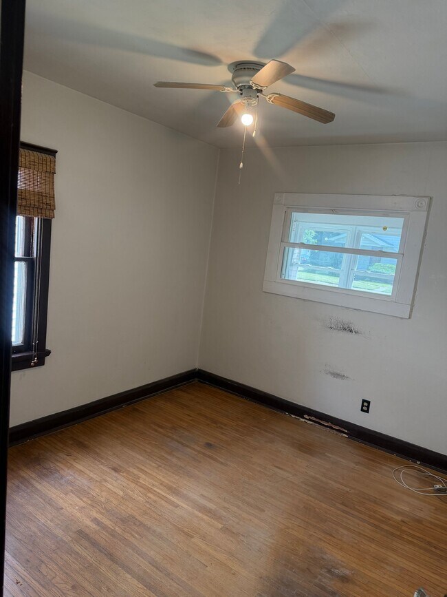 Building Photo - 3333 Blackstone Dr