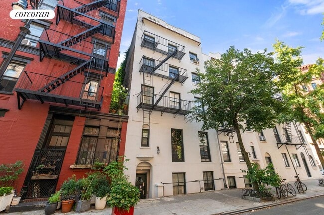 Building Photo - 116 Perry St