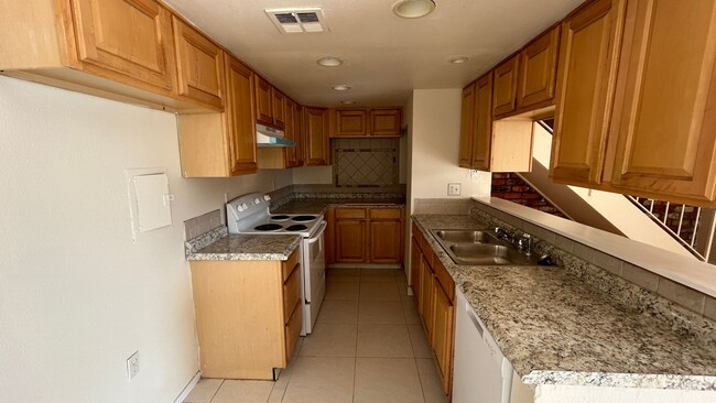 Foto del edificio - 2 Bedroom Townhome in Highland California