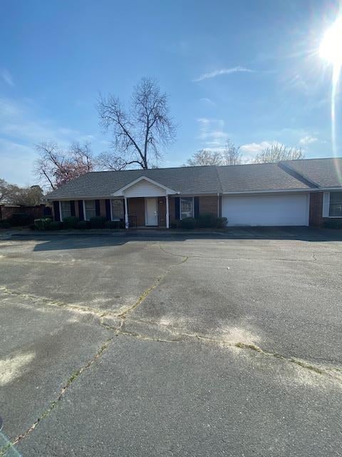 Foto principal - 60 Church Ct