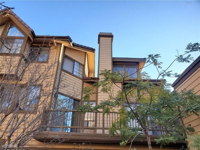 Building Photo - 2551 Plaza del Amo