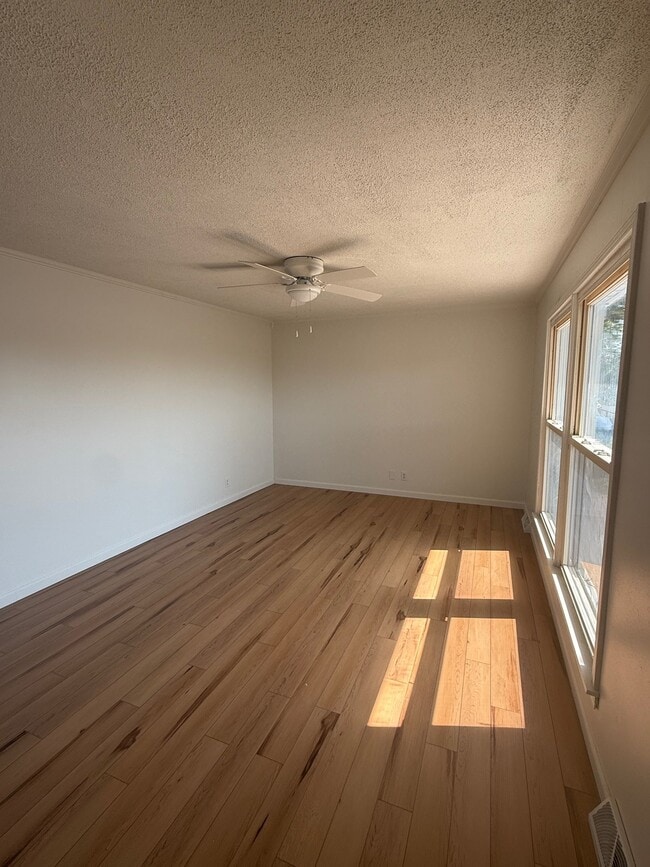 Building Photo - 1301 Koch St
