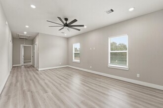 Building Photo - 3107 Grassmere St