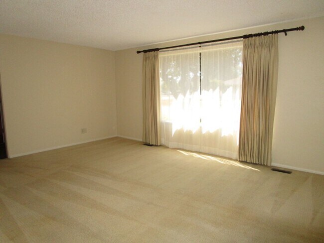Foto del edificio - 2310 W Parkway Dr