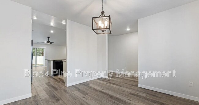 Foto del edificio - 3949 N Amberwood Ave