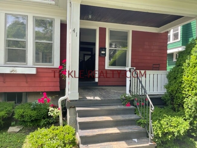 Foto del edificio - 41-45-45 Berkshire St