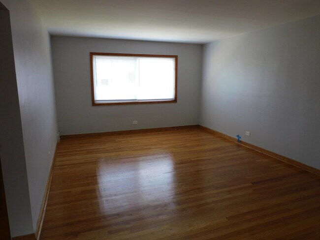 Building Photo - 2440 W Berwyn Ave
