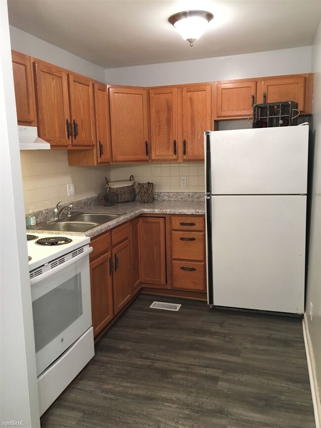 Foto del edificio - 718 Village Ln