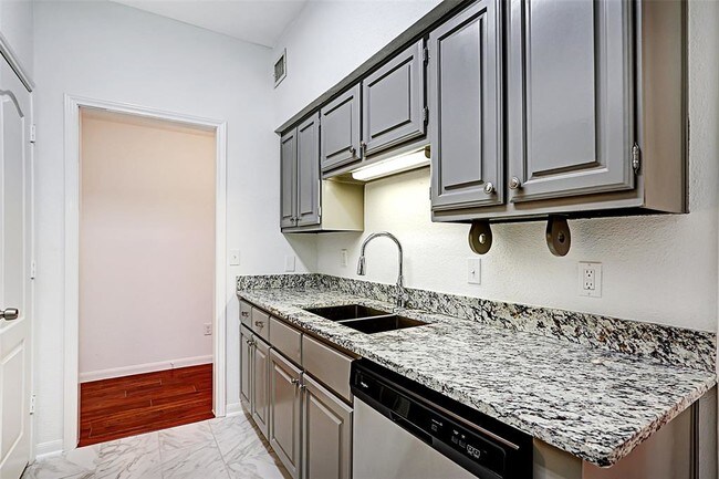 Building Photo - 2400 N Braeswood Blvd