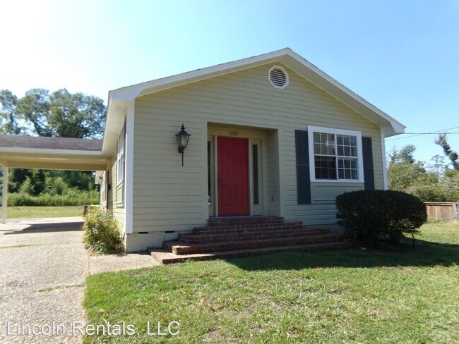 Building Photo - 4 br, 2 bath House - 1221 W. Barnett Springs