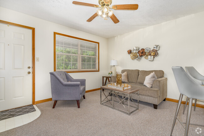 1BR, 1BA - 516 SF - Living Room - Garden Park Apartments