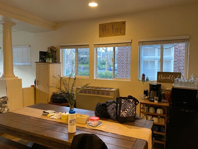 Foto del edificio - 4546 19th Ave NE