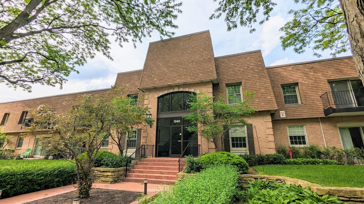 Primary Photo - 1240 Park Ave W