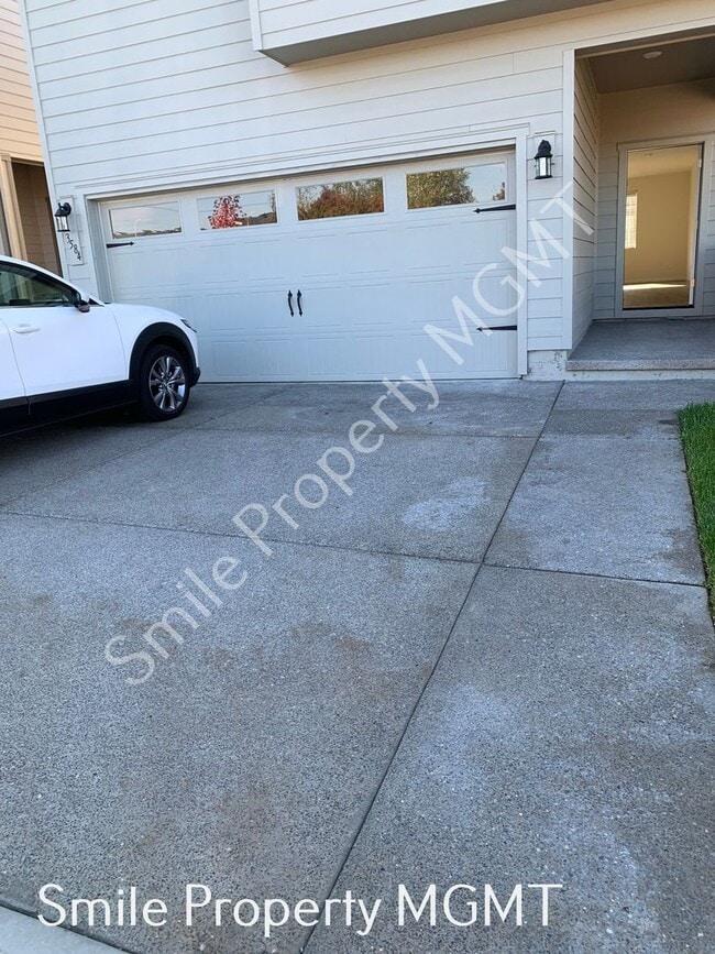 Foto del edificio - A nice house with 5 beds rooms and 2.5 baths.