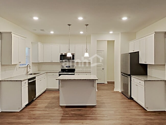 Foto del edificio - 93 Shelby Ct