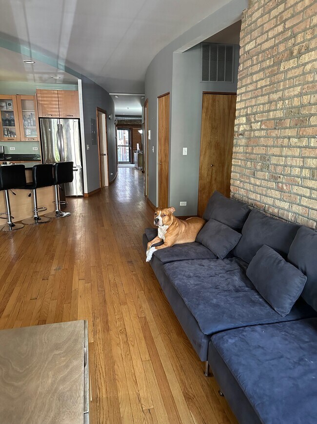 Foto del edificio - 7017 N Greenview Ave