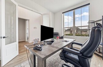 Building Photo - 2119 Parker Grove Dr