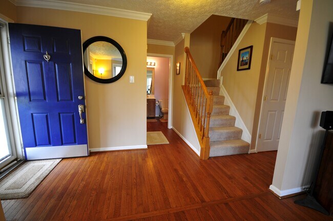 Building Photo - 6694 Huntshire Dr