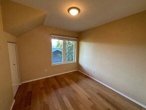 1646 W 65th Pl