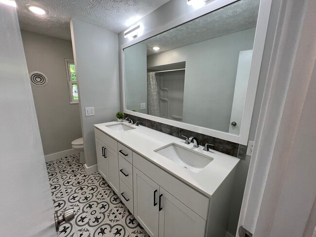 Bathroom - wide angle - 3295 Trumbull Ave
