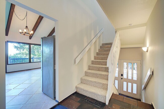 Building Photo - 3bd/1.5ba Kirkland Condo