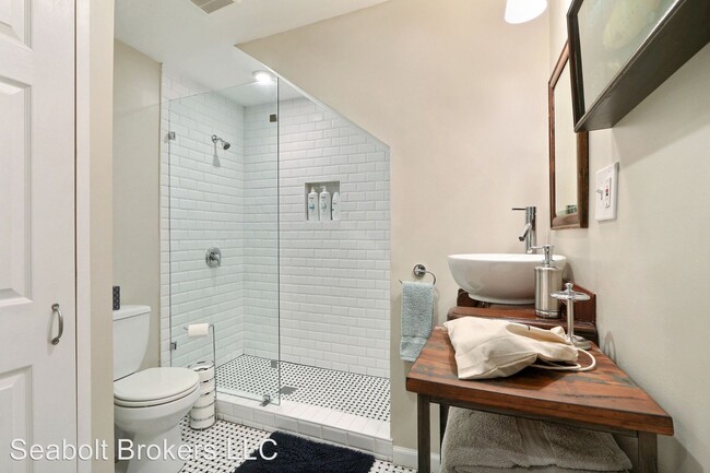 Building Photo - 3 br, 2 bath House - 1208 Lincoln St