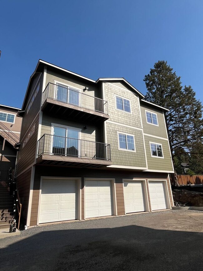 Foto del edificio - 2050 NW Monterey Pines Dr
