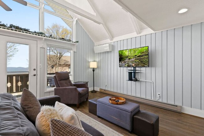 Foto del edificio - 109 N Pinnacle Ridge Rd