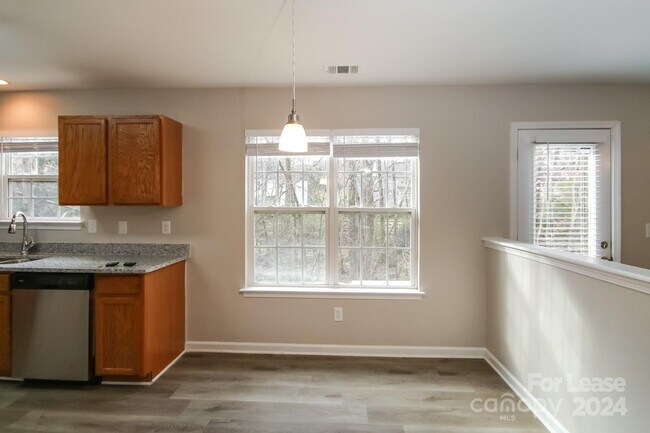 Foto del edificio - 8906 Woodland Hills Rd